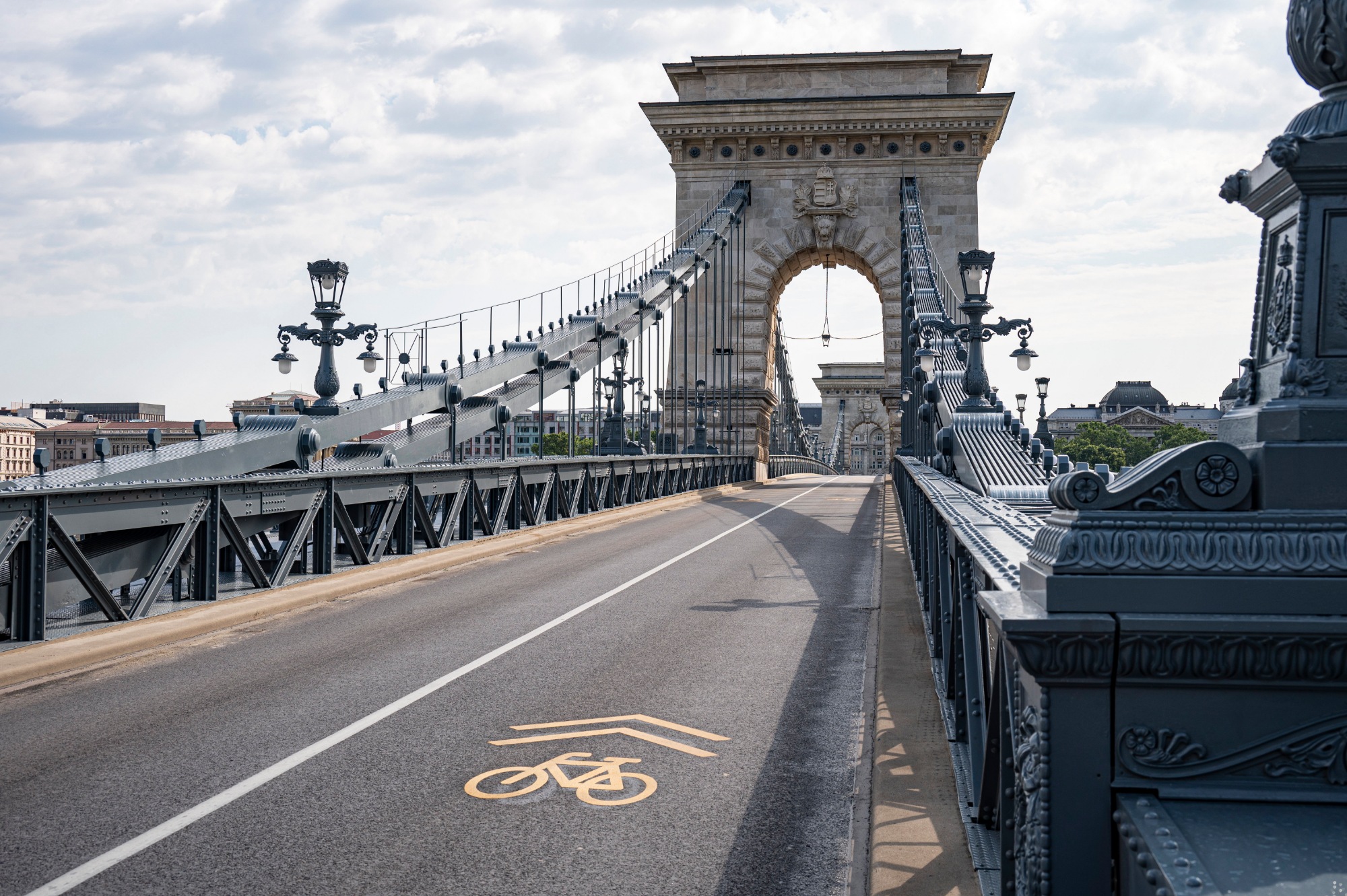 Szigetváry Zsolt - MTI - Széchenyi Chain Bridge after refurbishment, Budapest
