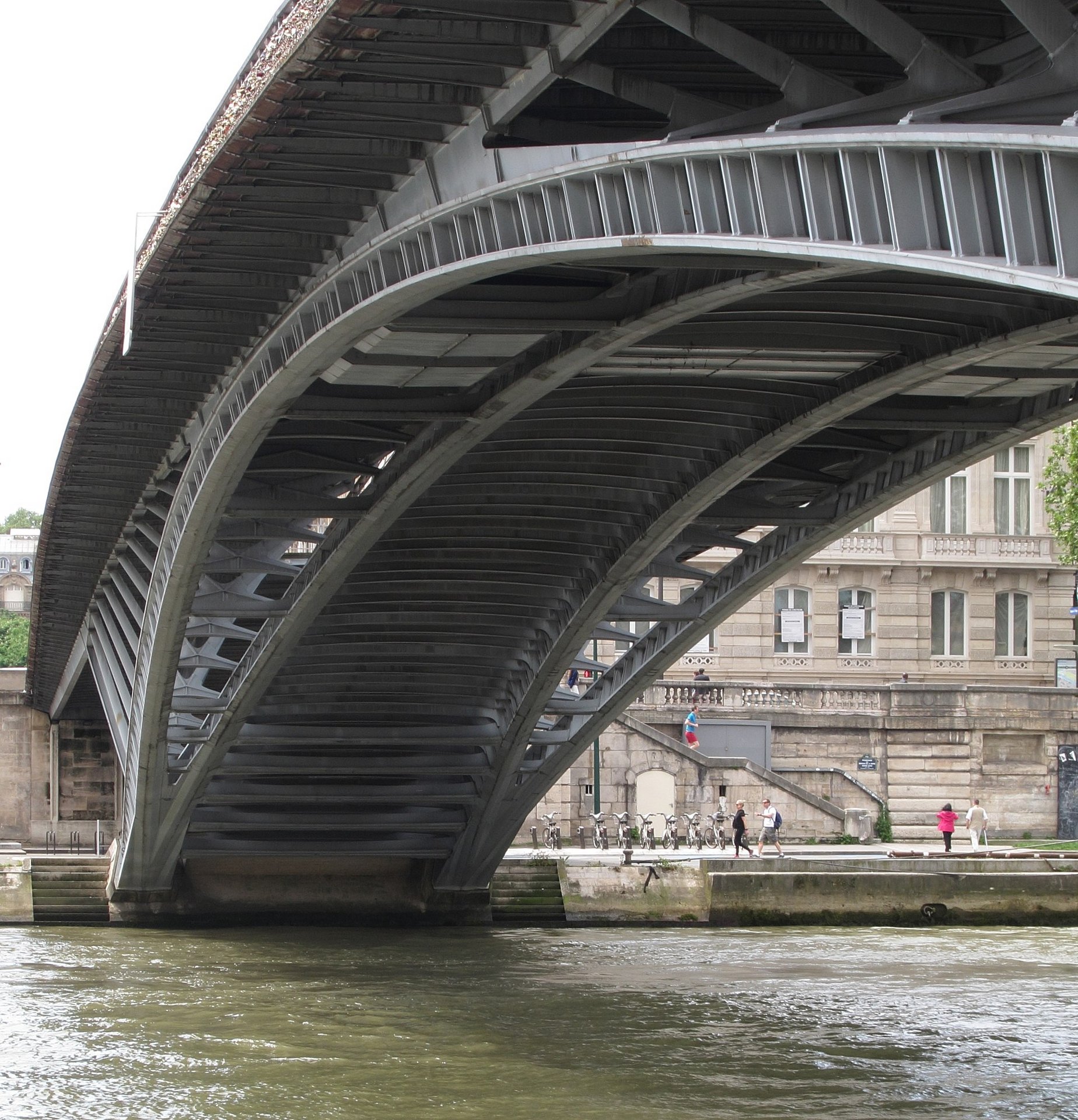 Von AHert - CC BY-SA 3.0 - Passerelle Léopold-Sédar-Senghor, Paris - 2016