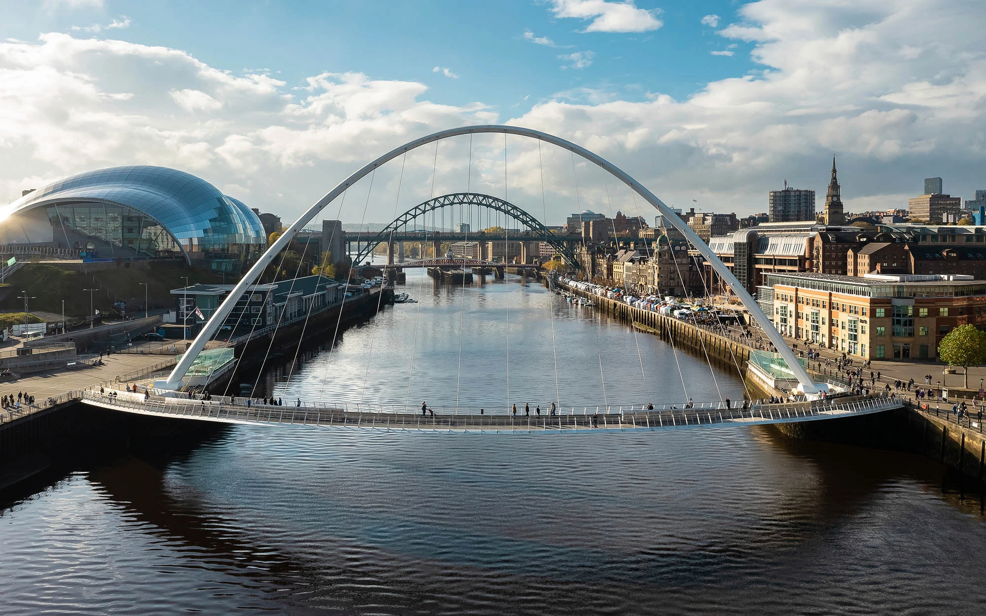 Unknown author - wilkinsoneyre.com - Gateshead Millennium Bridge, Gateshead