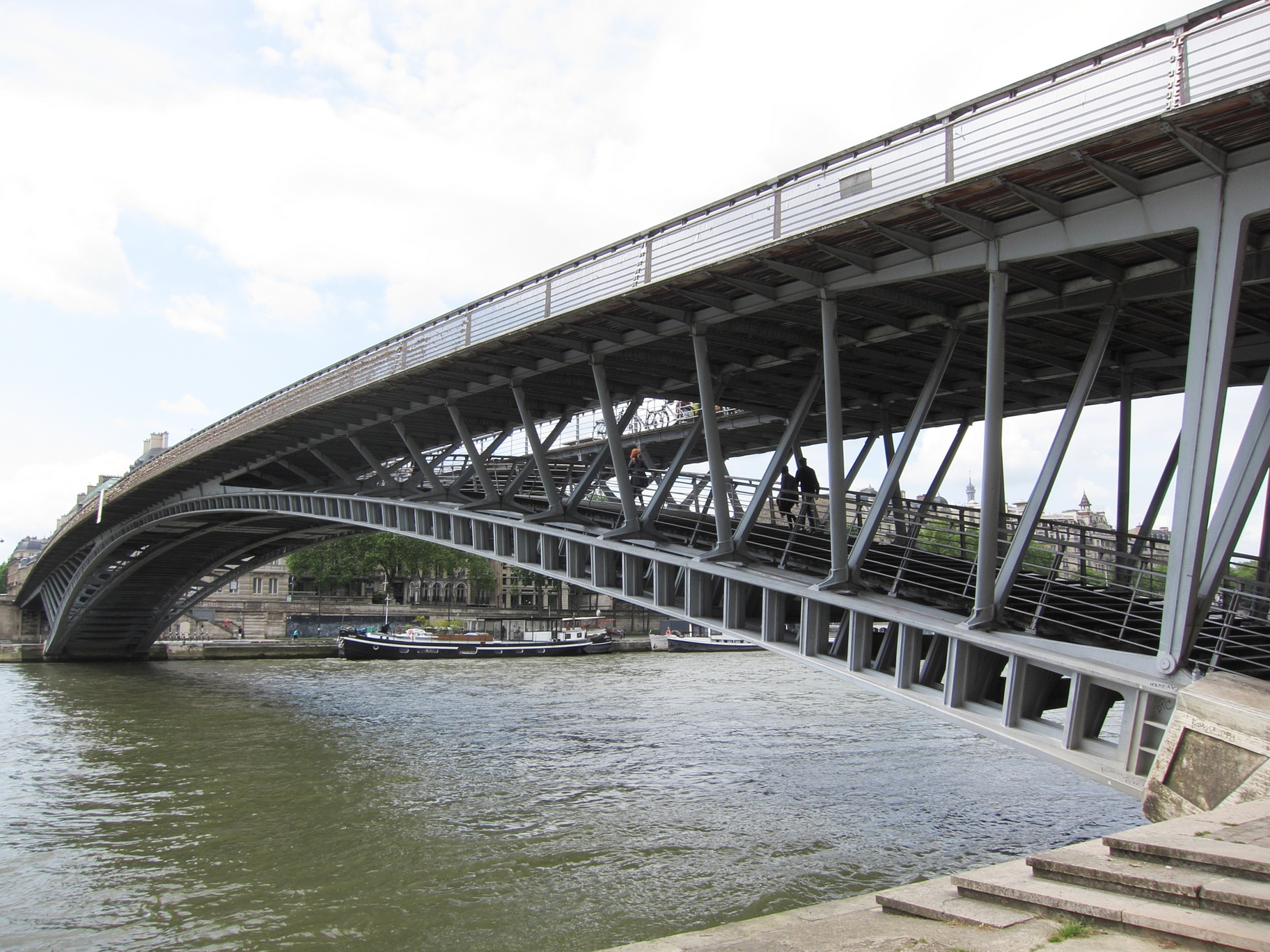 Von AHert - CC BY-SA 3.0 - Passerelle Léopold-Sédar-Senghor, Paris - 2016
