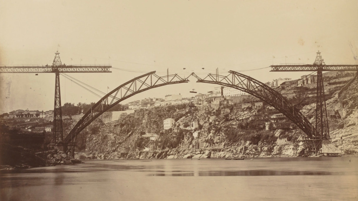 Emilio Biel &amp; Cia Le Pont Maria Pia sur le Douro à Porto, en construction fin du montage de l'arc 1877 - Gustave Eiffel Douro hídjának építése, Porto