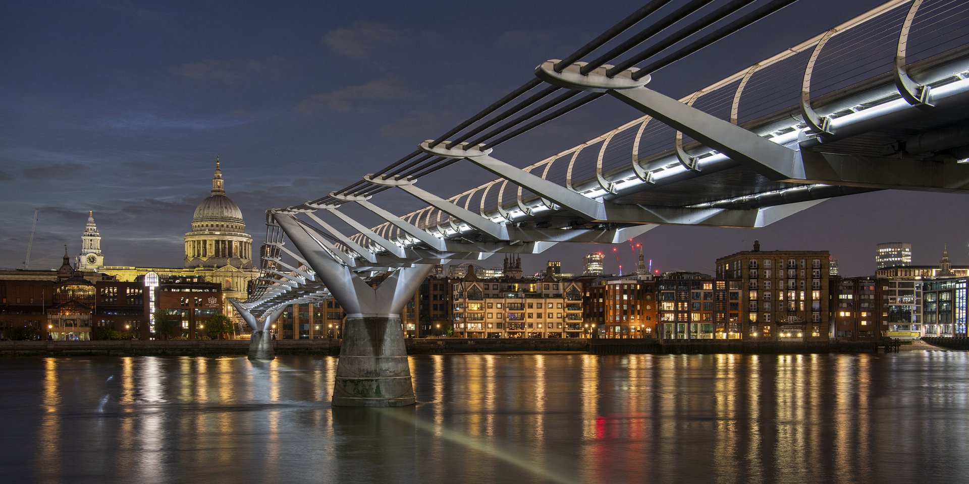 Nigel Young / Foster + Partners - Millennium Bridge, London