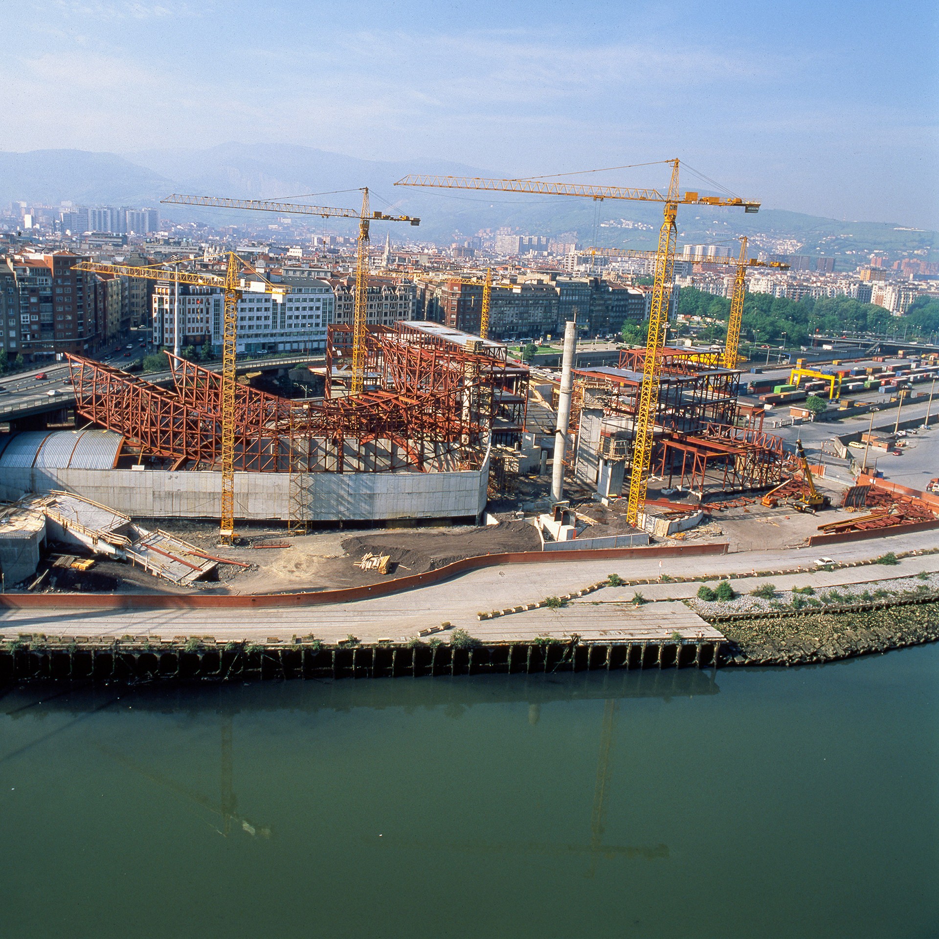 Aitor Ortiz - Guggenheim Museum, Bilbao - Steel framework following the desired shape