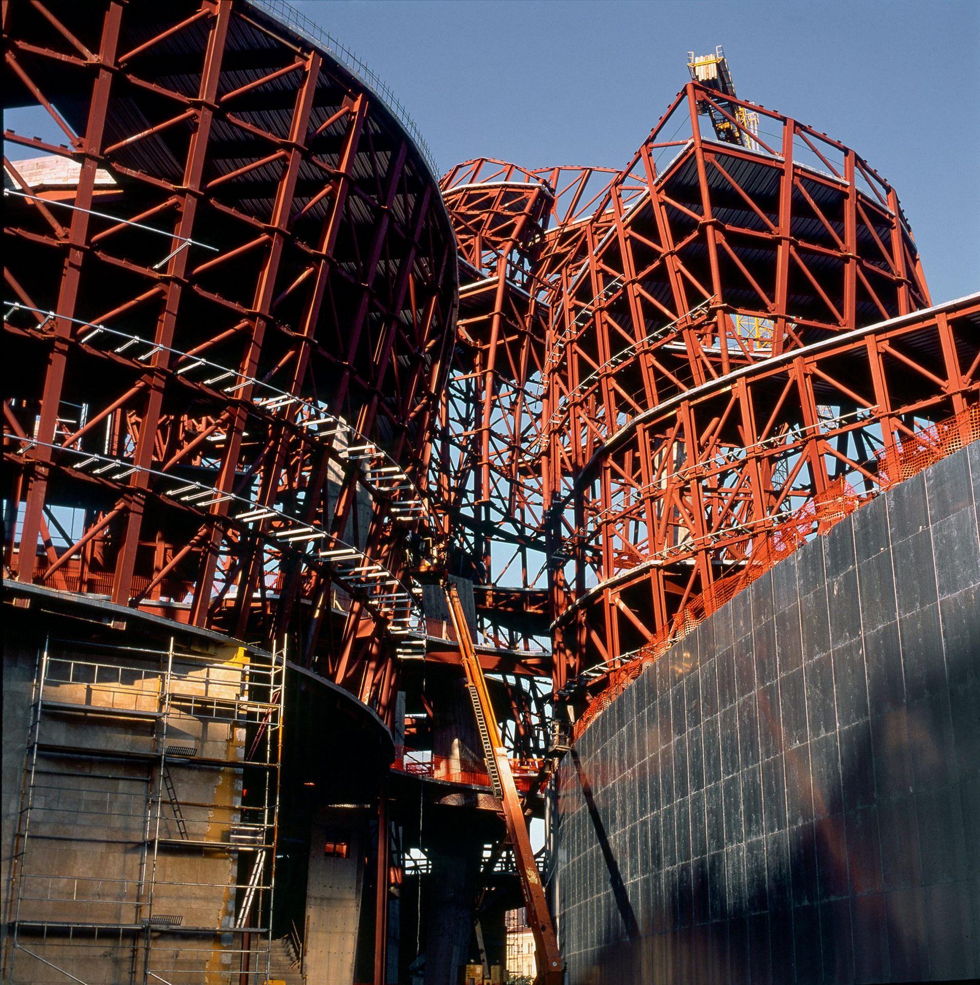 Aitor Ortiz - Guggenheim Museum, Bilbao - Steel framework following the desired shape