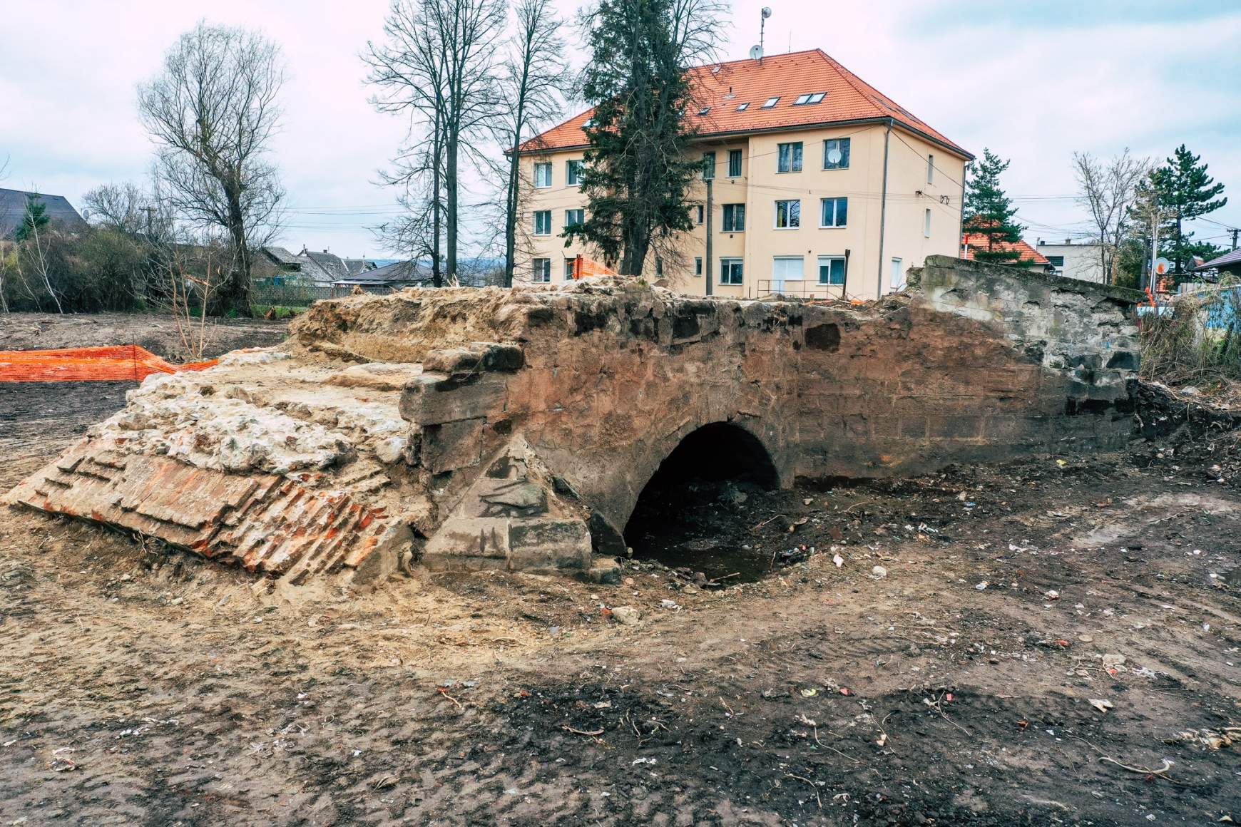 Unknown author - Ruins of the old bridge, Drégelypalánk - 2022
