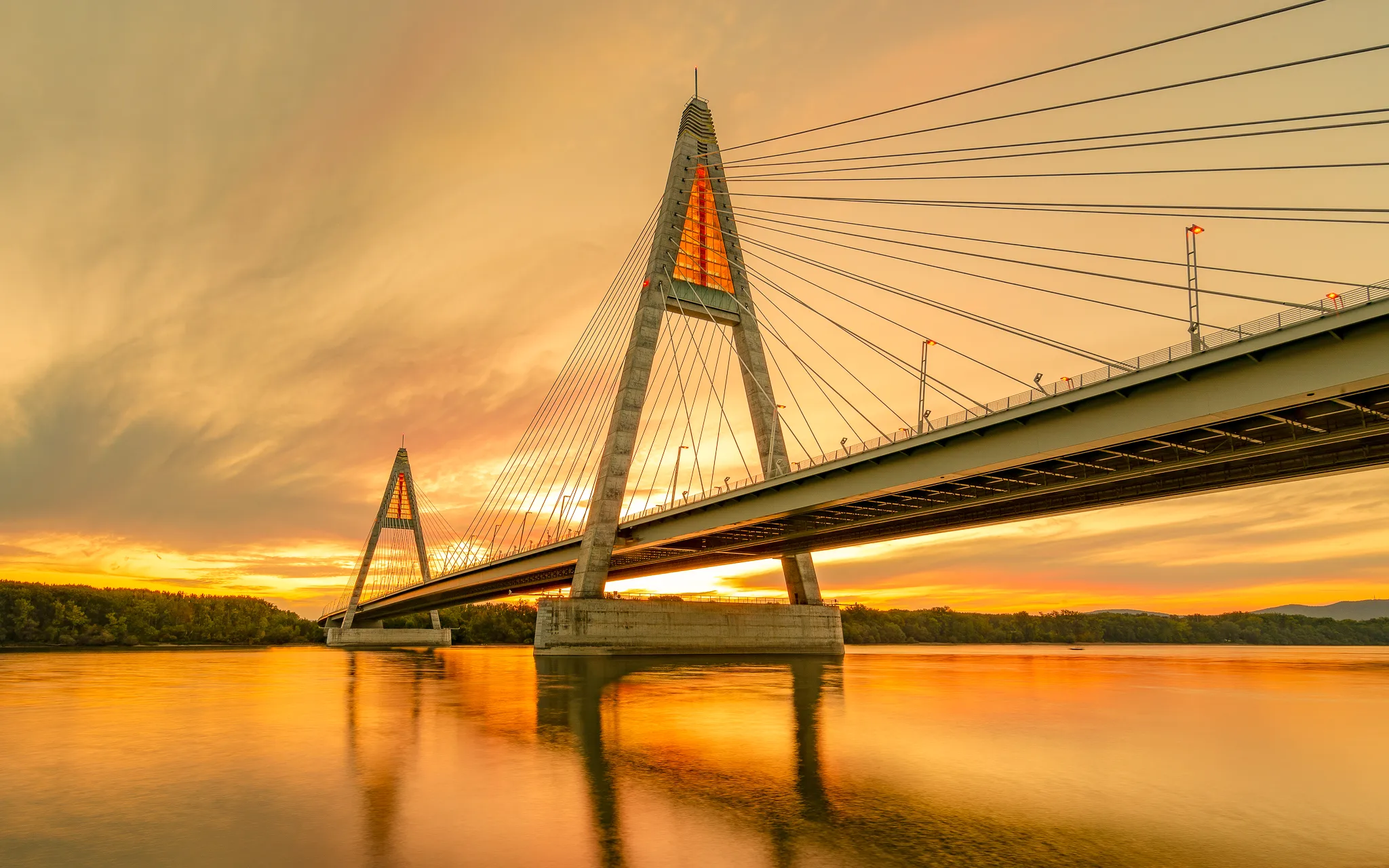 Geza Kurka Touristic Photography - Megyeri Bridge, Budapest