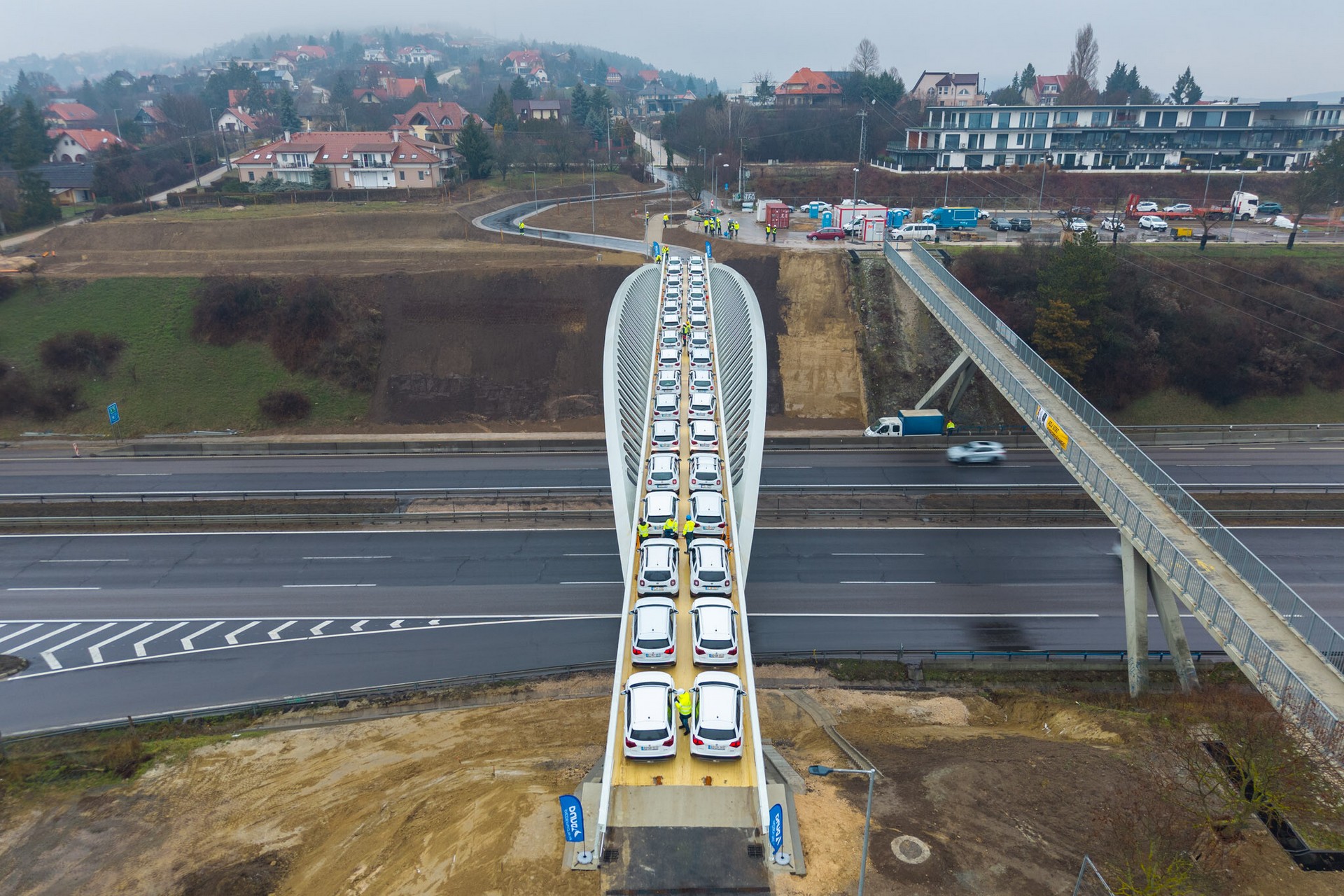 Erdei Mihály - Magyar Építők - Pedestrian and cycle bridge over M7 near Velence
